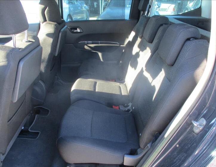 Peugeot 5008 8