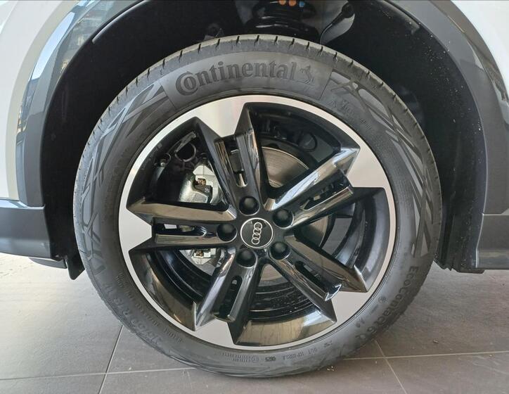 Audi Q2 8