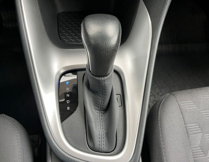Toyota Yaris 24