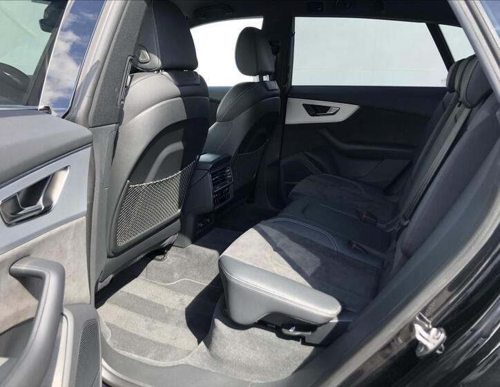 Audi SQ8 16