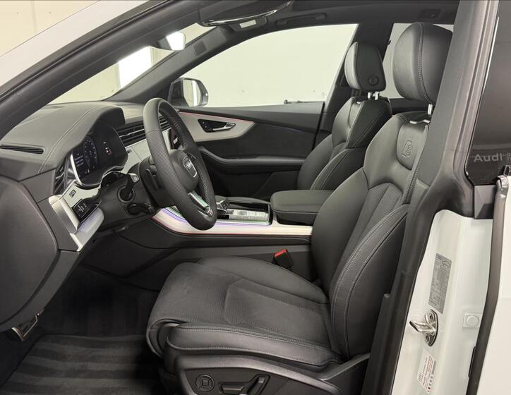 Audi Q8 8