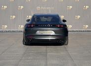 Porsche Panamera 8