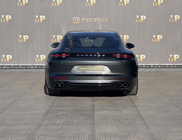 Porsche Panamera 8