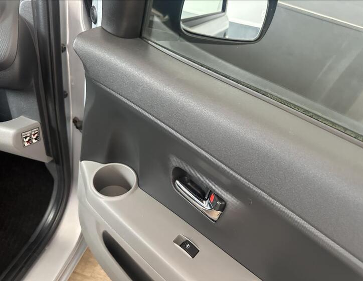 Subaru Justy 21