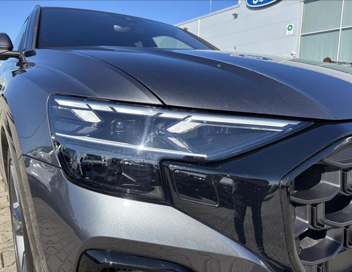Audi Q8 8
