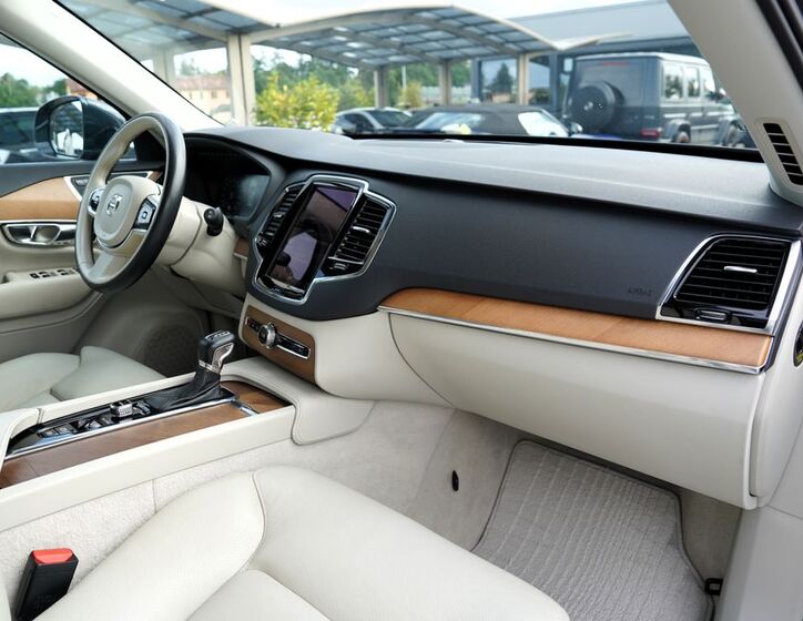 Volvo XC90 28