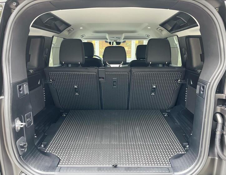 Land Rover Defender 17