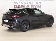 Alfa Romeo Stelvio 4