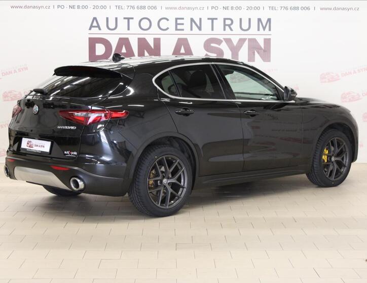 Alfa Romeo Stelvio 4