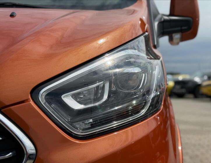 Ford Tourneo Custom 9