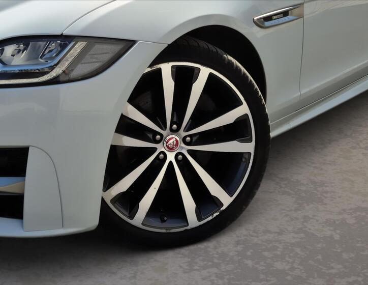 Jaguar XF 6