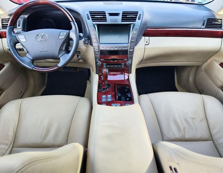 Lexus LS 460 17