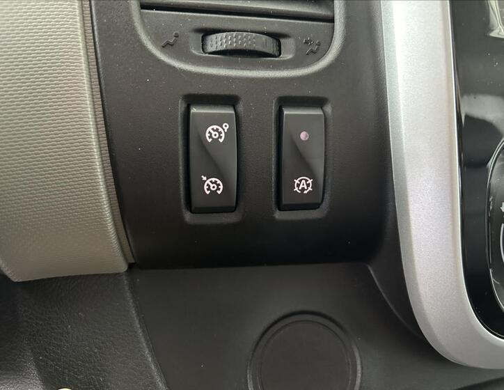 Renault Trafic 13