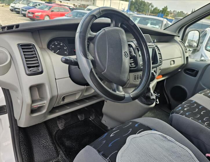 Renault Trafic 10