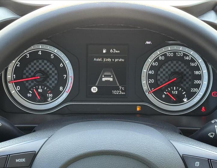 Hyundai i20 16