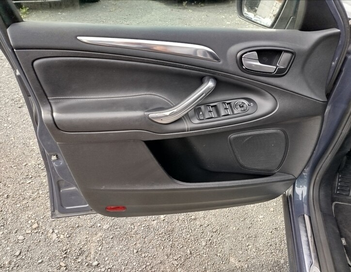 Ford S-MAX 11