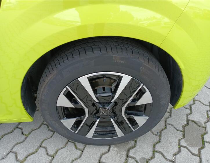 Peugeot 208 23