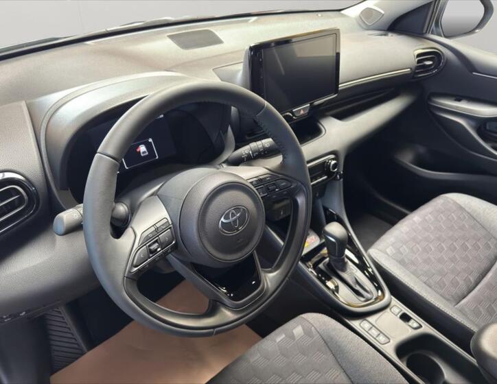 Toyota Yaris 8