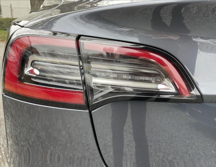 Tesla Model 3 38