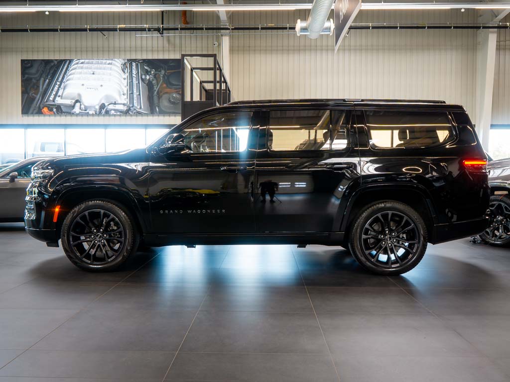 Jeep Grand Wagoneer
