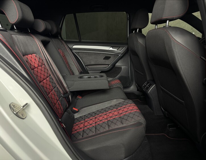 Volkswagen Golf 16