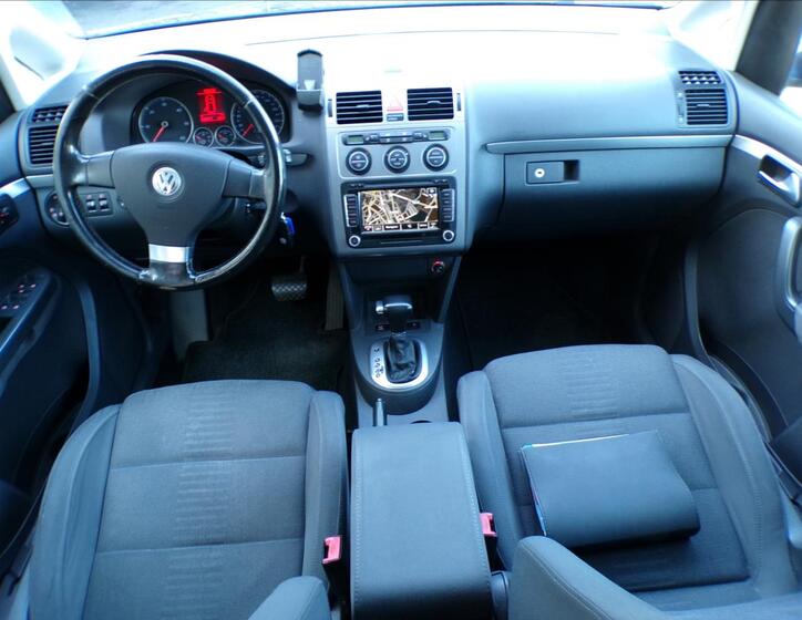 Volkswagen Touran 7