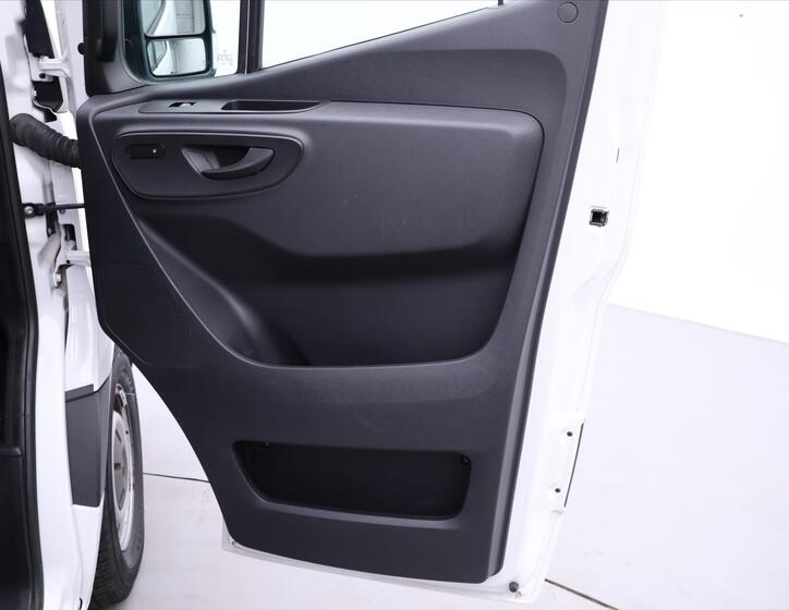 Mercedes-Benz Sprinter 13