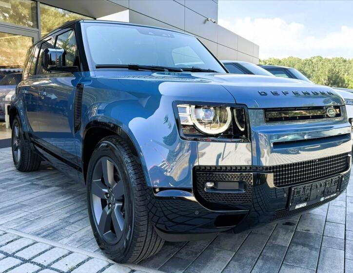 Land Rover Defender 10