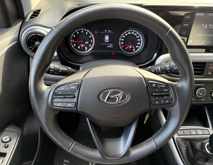 Hyundai i10 25