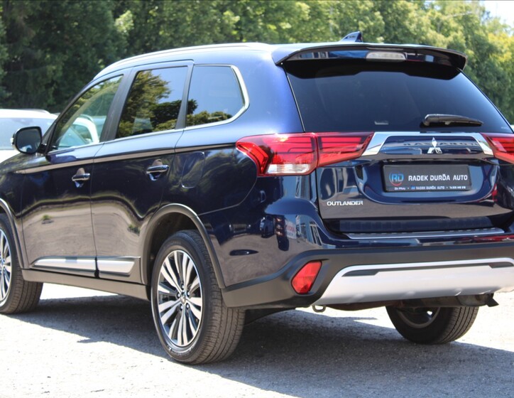 Mitsubishi Outlander 7