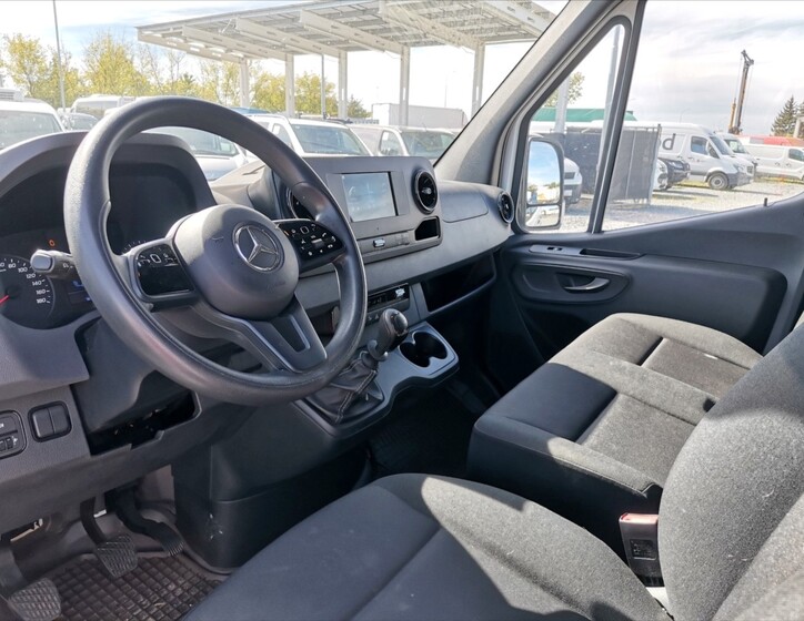 Mercedes-Benz Sprinter 4