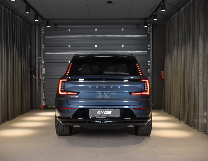 Volvo EX90 5