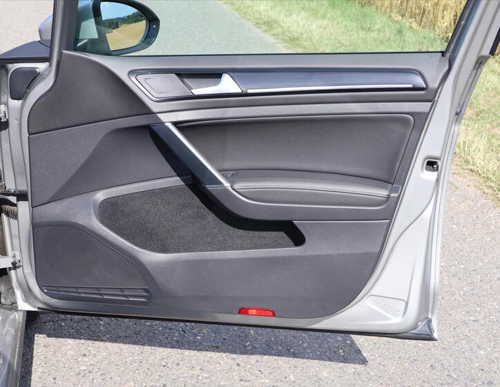 Volkswagen Golf 12