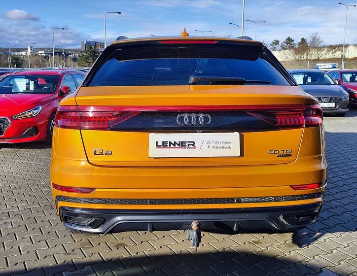 Audi Q8 6