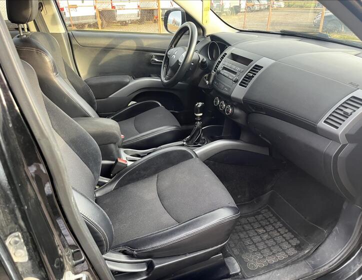 Mitsubishi Outlander 10