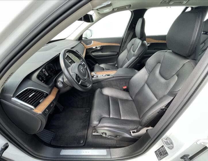 Volvo XC90 4
