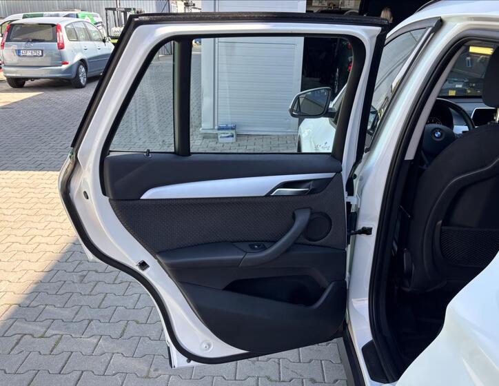 BMW X1 13