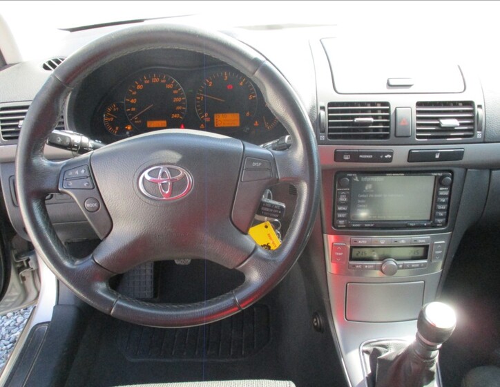 Toyota Avensis 14
