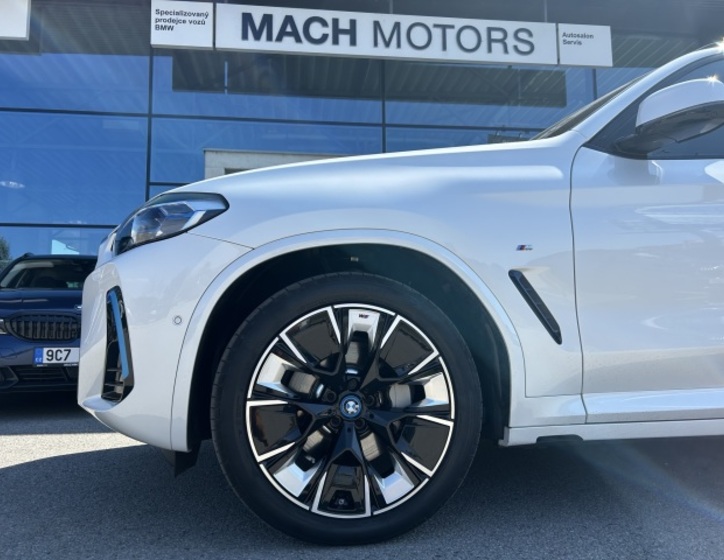 BMW iX3 10