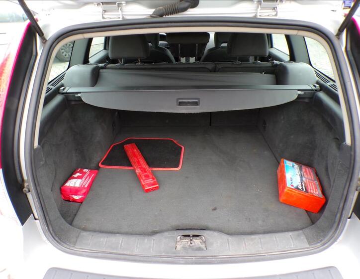 Volvo V50 16