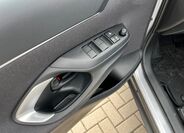 Toyota Yaris Cross 12