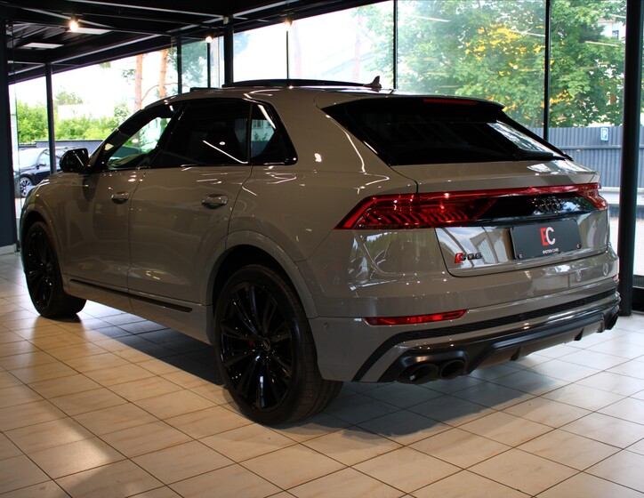 Audi SQ8 4