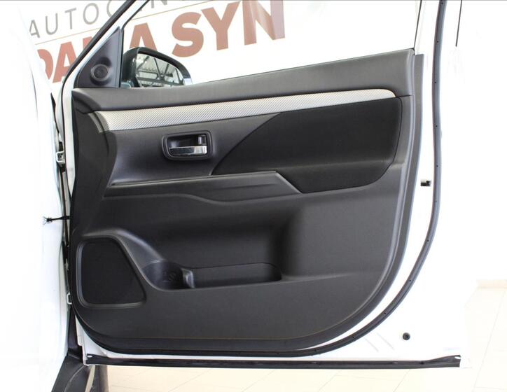 Mitsubishi Outlander 11
