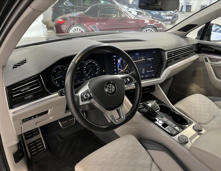 Volkswagen Touareg 6