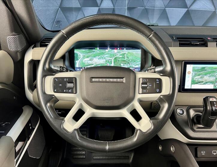 Land Rover Defender 13
