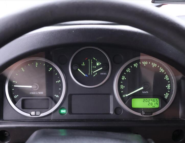 Land Rover Defender 17