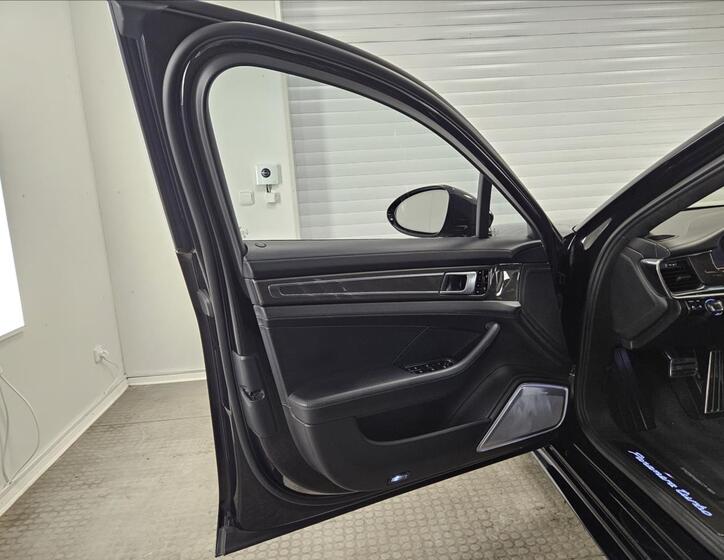 Porsche Panamera 8
