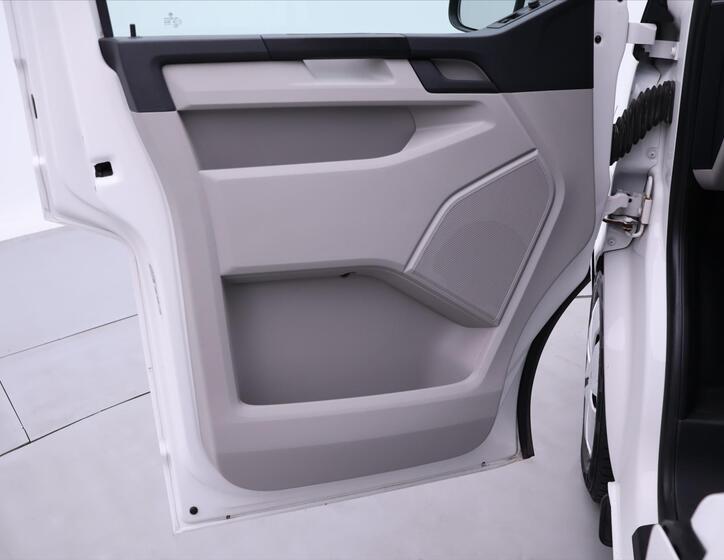 Volkswagen Caravelle 11