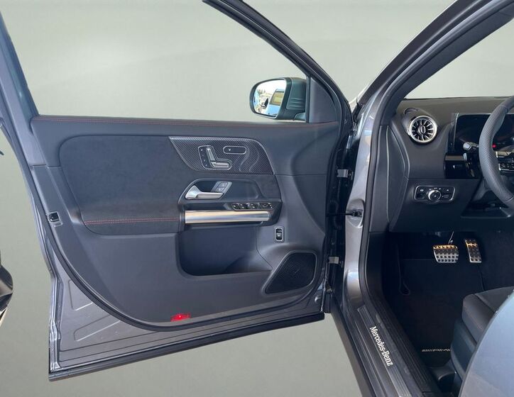 Mercedes-Benz GLA 9