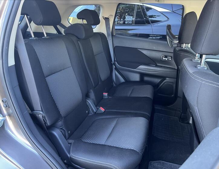 Mitsubishi Outlander 20
